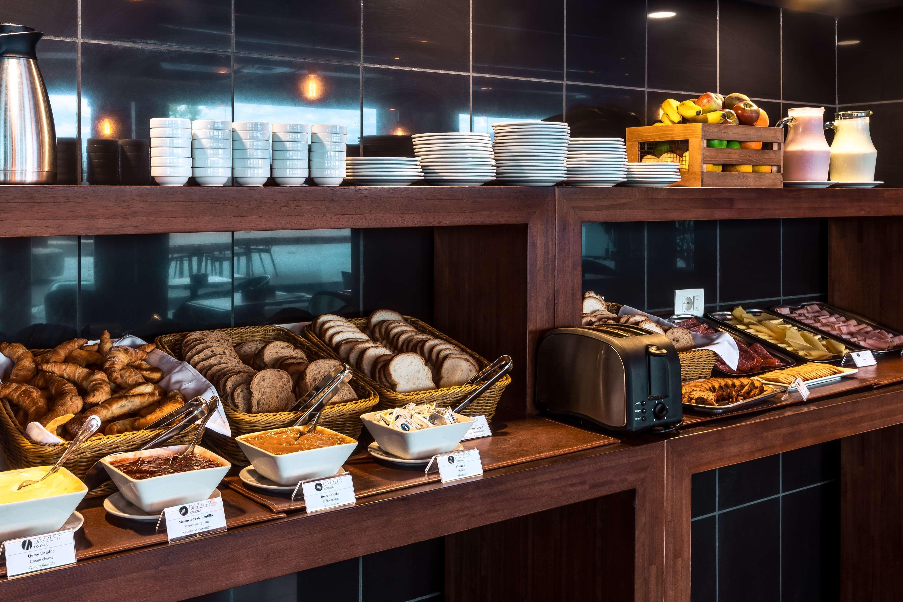 Dazzler By Wyndham Colonia Hotel โกโลเนีย เดล ซากราเมนโต ภายนอก รูปภาพ